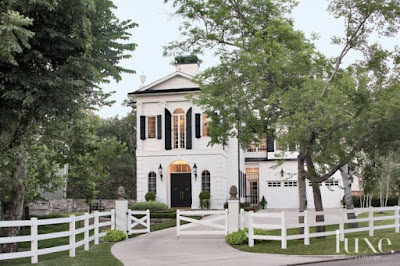 https://luxesource.com/luxedaily/slideshows/10-showstopping-houston-home-exteriors/54389