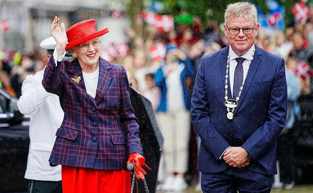 Queen Margrethe wore a white silk blouse, checked blazer and red skirt. Gold earrings and gold diamond brooch
