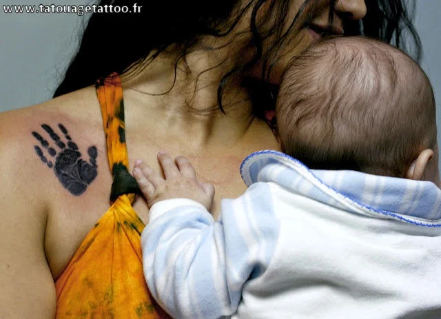 tatuajes de huellas de bebes