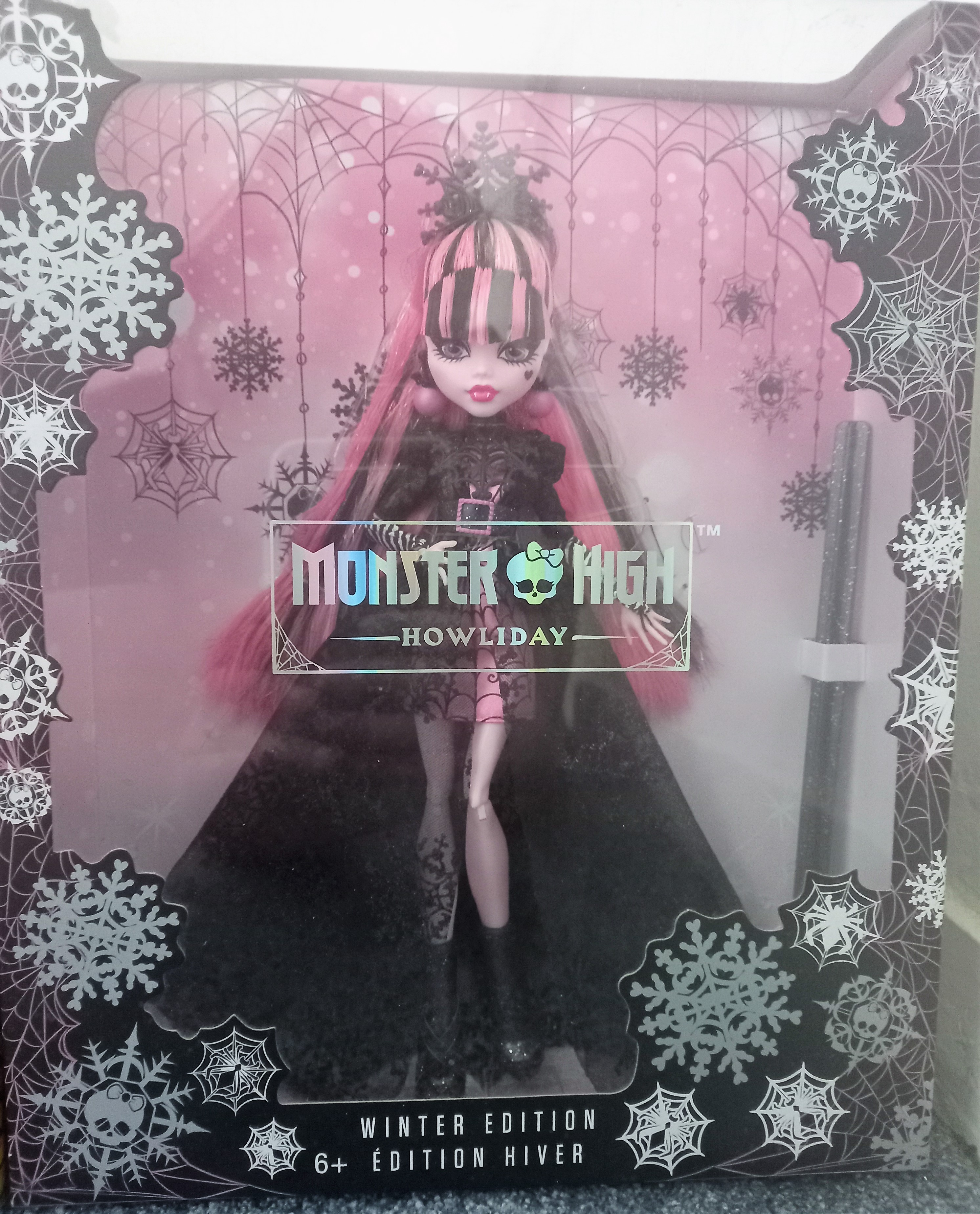 Monster High Howliday Draculaura Doll, Collectible Winter Edition, Pink &  Black Gown