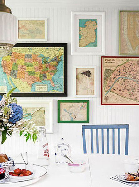 map-decor-in-the-living-room