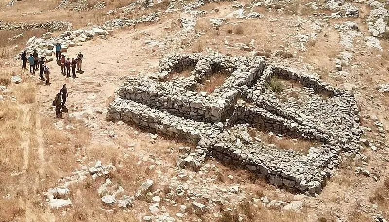 Altar de Josué El altar de Ebal.zstadler