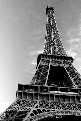 Eiffel Tower Picture Black  White on Pictures Of Eiffel Tower Black And White Jpg