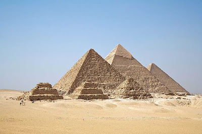 From the Pyramids to Stonehenge – were Prehistoric People Astronomers?