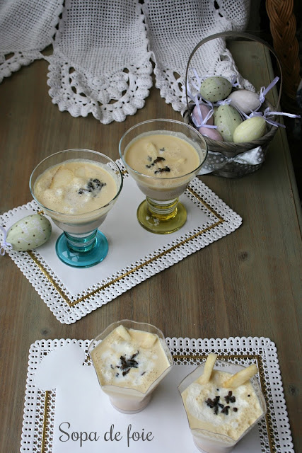 Sopa de foie , yogur con manzana  