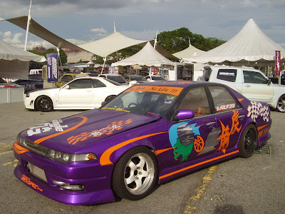 Nissan Cefiro A31 in purple