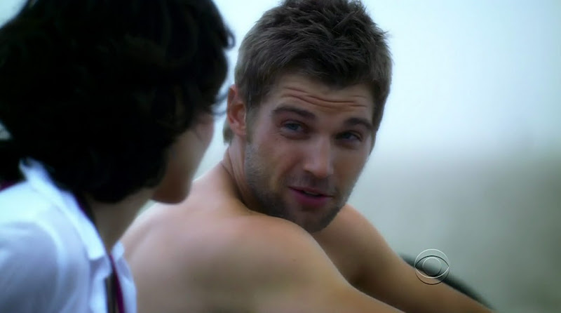 Mike Vogel Shirtless on Miami Medical s1e04