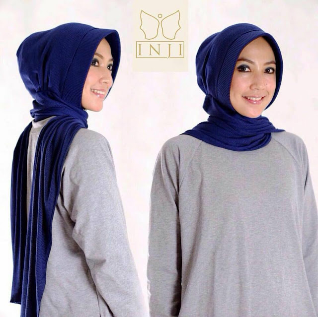 Jilbab instant langsung pakai warna biru dongker  berbahan kaos rib,praktis dan mudah dipakai