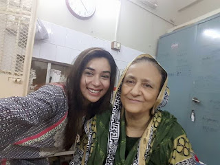 Komal Rizvi Selfie with Edhi Sahab Becomes Controversial on Social Media