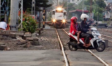 Mengapa Mesin Kendaraan Yang Mati Di Rel Kereta Api Sulit Menyala Lagi