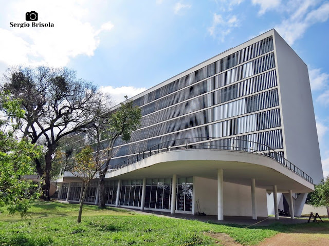 Vista ampla do Museu de Arte Contemporânea - USP (MAC) - Vila Mariana - São Paulo