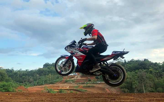 Ketika Yamaha R25 Dipakai Untuk Trail