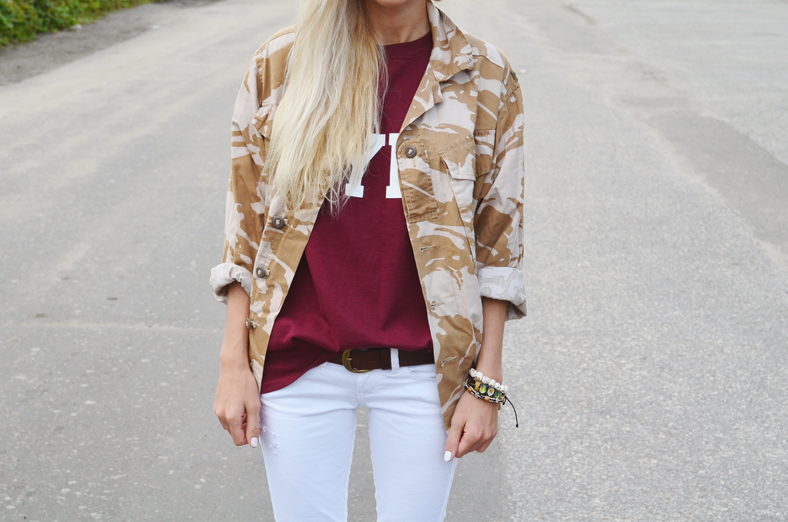 BURGUNDY "HYPE" TEE, WHITE SKINNY JEANS & CAMOUFLAGE JACKET