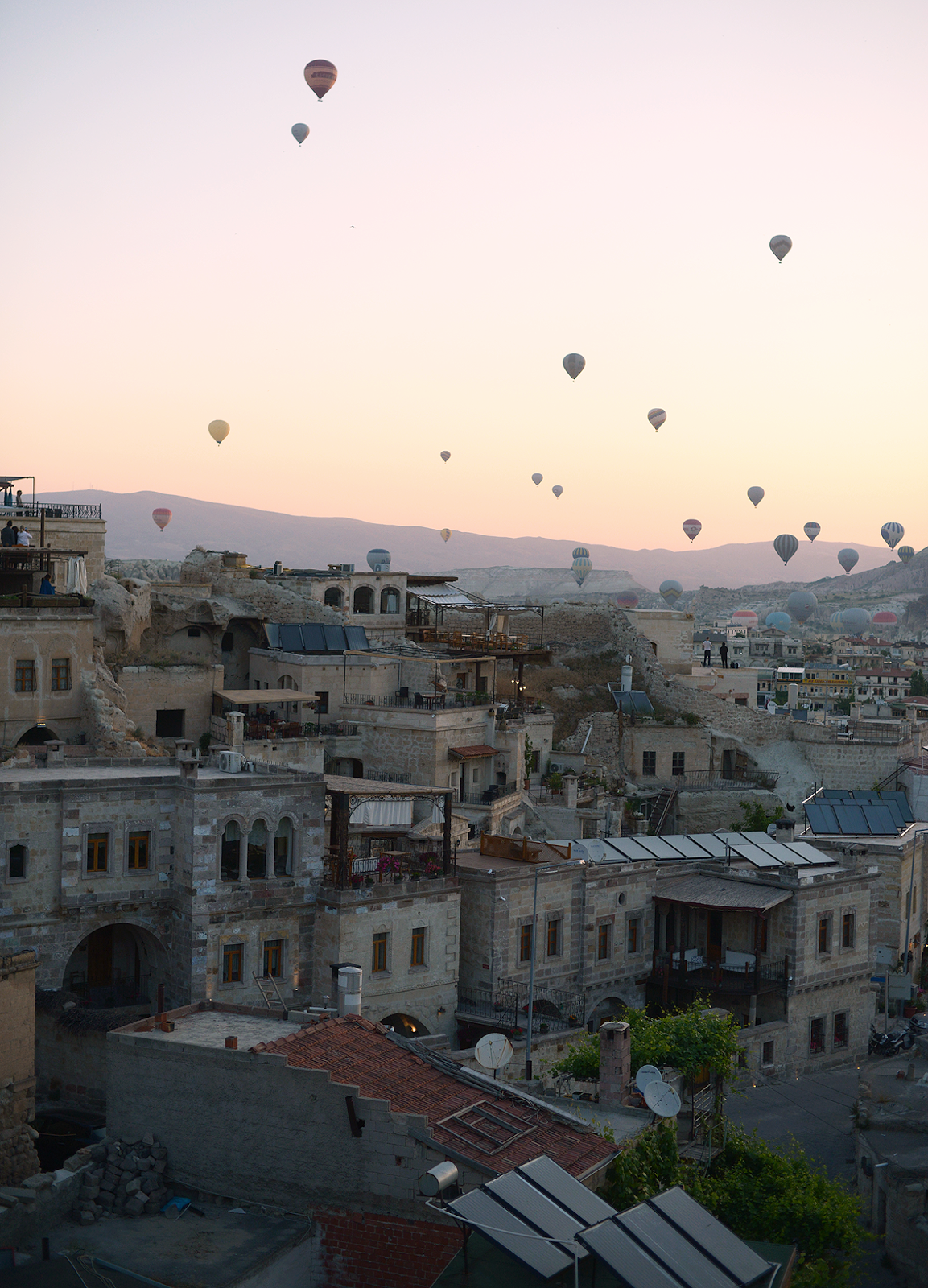 Cappadocia Sunrise Hot Air Balloons / Cappadocia, Turkey Photo Diary / Sultan Cave Suites Hot Air Balloons, Cappadocia Turkey, Hot Air Balloons Turkey, Turkey Travels, Travel Photodiary Turkey, Cappadocia Goreme, Sultan Cave Suites / FOREVERVANNY.com