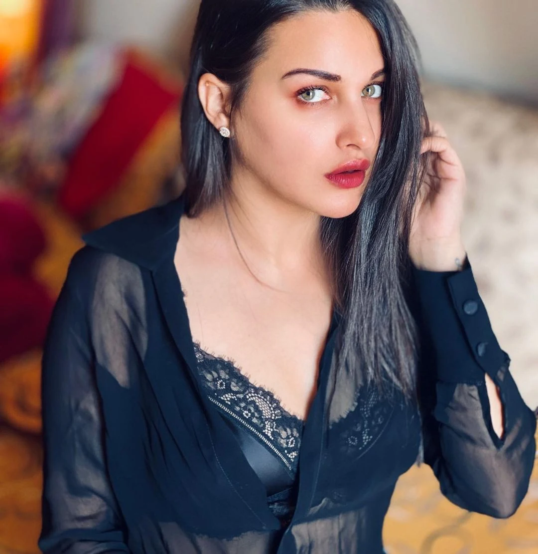 Himanshi khurana Wiki Biography, Song, Music Video, Movies, Photos Age, Height, Affairs and other Details