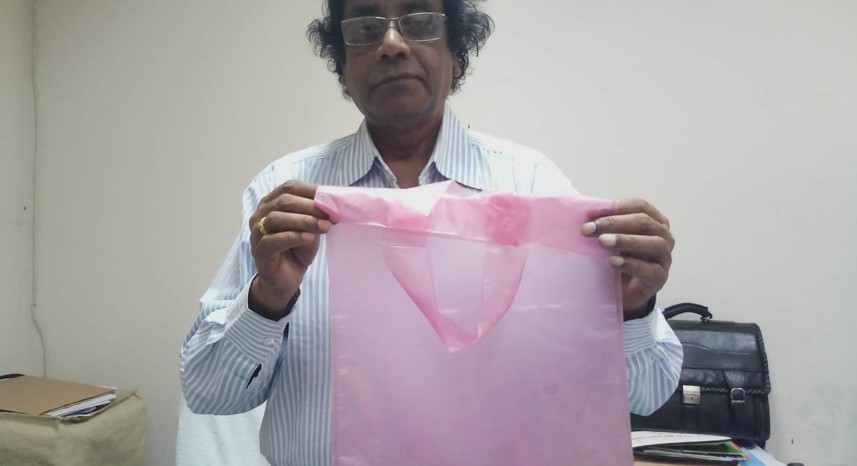 Bangladeshi Scientist Invented Biodegradable Single-Use Bag Made From Jute