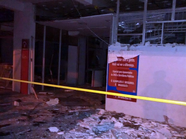 Banco foi explodido em Jaguarari na madrugada desta sexta (Foto: João Carvalho / Portal Jaguarari)