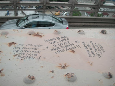 Nossos nomes na ponte do Brooklin - Our names in the Brookling Bridge