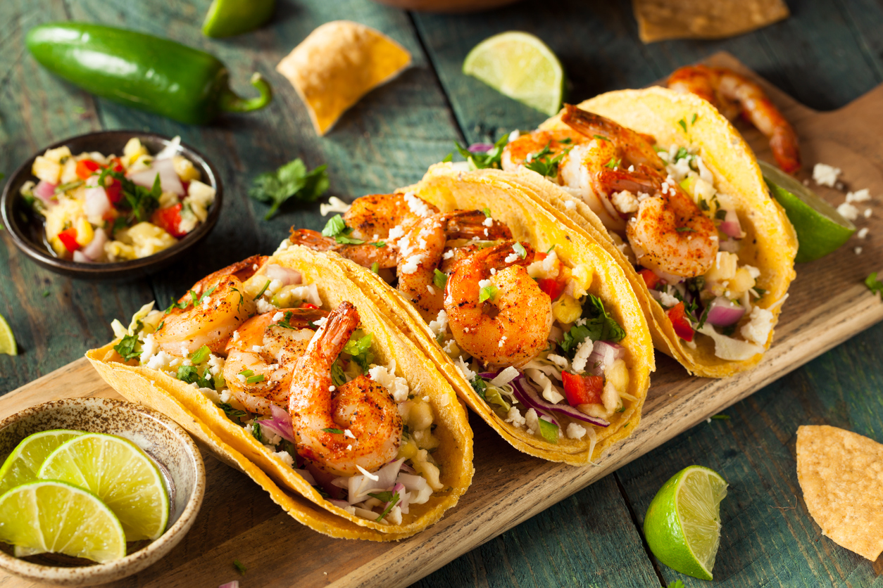 Shrimp Tacos with lime slices