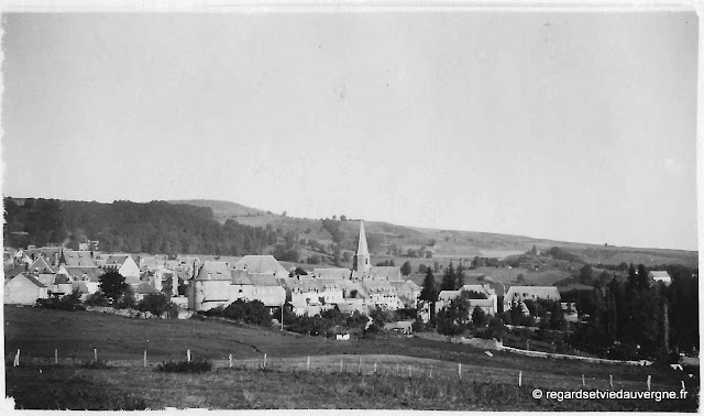 Besse en Chandesse, Puy-de-Dôme, Auvergne. Photo noir et blanc 1930