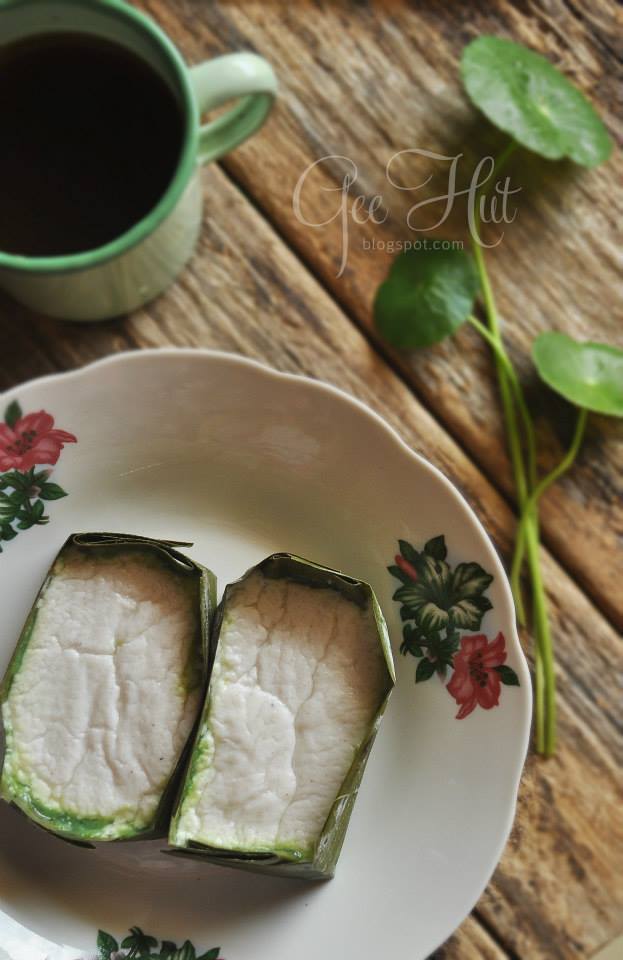 GeeHut: Kuih Tepung Pelita Azie