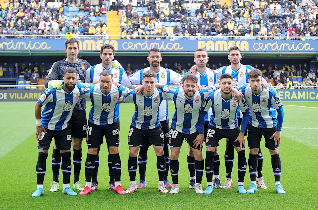 R. C. D. ESPANYOL DE BARCELONA. Temporada 2021-22. Diego López, Cabrera, Yangel Herrera, Sergi Darder, Sergi Gómez. Tonny Vilhena, Raúl De Tomás, Adrià Pedrosa, Keidi Baré, Óscar Gil, Javi Puado. VILLARREAL C. F. 5 R. C. D. ESPANYOL DE BARCELONA 1 Domingo 27/02/2022, 14:00 horas. Campeonato de Liga de 1ª División, jornada 26. Villarreal, Castellón, estadio de La Cerámica: 15.600 espectadores. GOLES: 1-0: 14’,Yéremy Pino. 2-0: 20’, Yéremy Pino. 3-0: 45’, Yéremy Pino. 4-0: 53’, Yéremy Pino. 4-1: 65’, Keidi Baré. 5-1: 86’, Boulaye Dia.