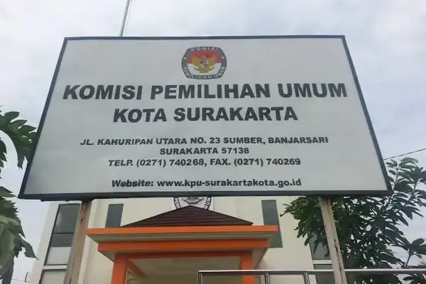angkat bicara soal polemik dugaan ijazah palsu Presiden Joko Widodo  Dugaan Ijazah Palsu Jokowi Bukan Salah PDIP, KPU dan Bawaslu Punya Wewenang Verifikasi