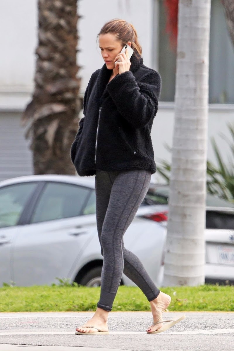 Jennifer Garner Clicked Outside in LA