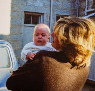 unpublished photos of Diana, Charles, and baby William