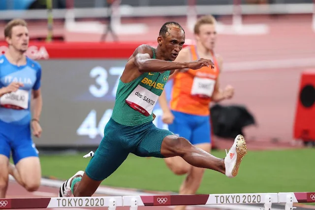 Alison santos piu salta 400m com barreiras nos jogos olímpicos de tóquio