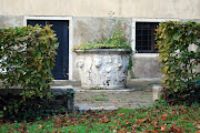 Il giardino di Ca' Bembo si trova a Venezia nel sestiere di Dorso Duro.