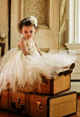 Gambar bayi perempuan cantik pakai dress tutu putih