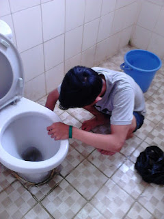 jasa-cleaning-service-kamar-mandi-dan toilet