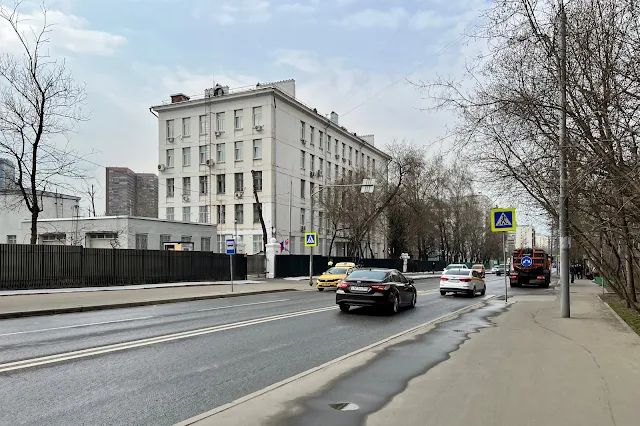 улица Яблочкова, военкомат – бывший Учебный автокомбинат