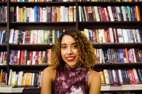 “A comunidade de escritores e leitores que estamos formando em Aracaju é muito especial”, afirma Letícia Monalisa