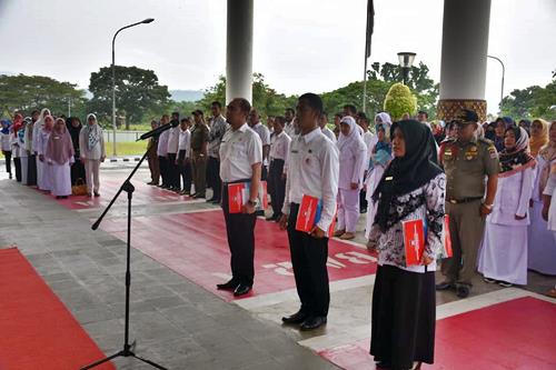 SK%2BKenaikan%2BPangkat%2Bdan%2BSK%2BPindah%2BKe%2BPemko%2BPadang%2BDiserahkan