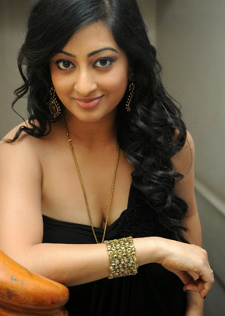 Tamil Actress Tanishka Photo In Black Dreass