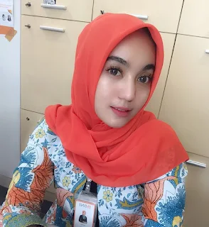 Koleksi Foto Teller Bank BNI pakek Jilbab Cantik Terbaru #2