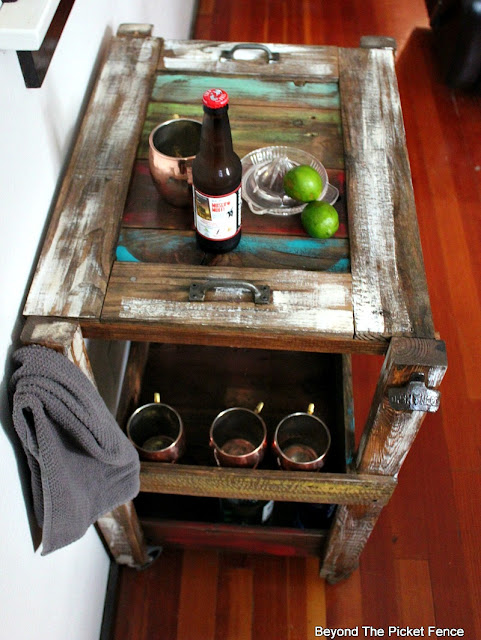 bar cart, rustic, industrial, reclaimed wood, salvaged, tray, shelf, paint, stain, http://goo.gl/vDoqBv