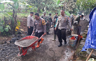 Kabid Humas Polda Jabar : Soliditas TNI-Polri  Ikut Gotong Royong  Sukseskan Progran BSMSS