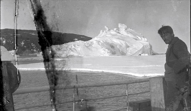 Explorers found a mysterious box in an Antarctica ice block. What they found inside is just incredible!