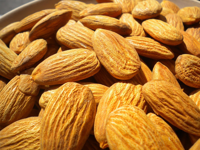 kacang almond