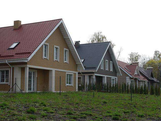 Cozy houses in the village of Chaika