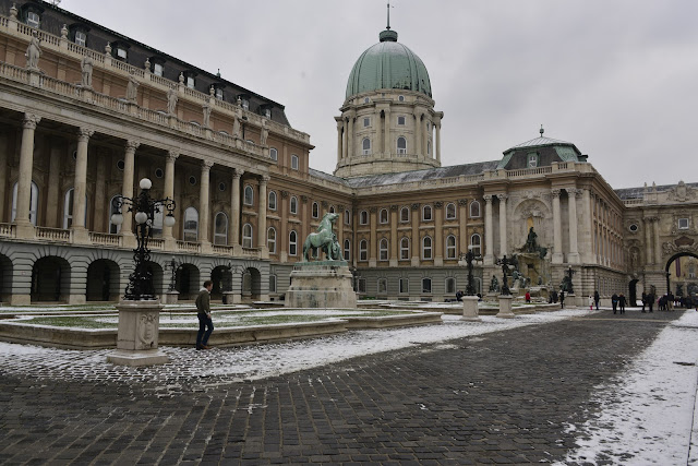 CORTILI-PALAZZO-REALE-BUDAPEST