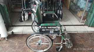 Kursi roda kecil atau kursi roda traveling
