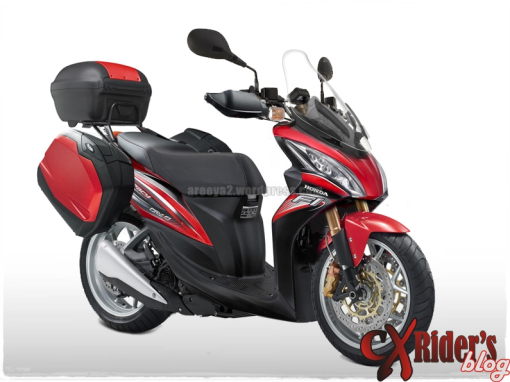 Foto Modifikasi Honda Spacy dengan konsep modif honda spacy touring yang berbagasi besar ditambah lagi dengan tiga box baik side box maupun top box serta ban tampak lebar beserta diskbrake belakang shockbreaker dan knalpot ala cbr serta dipasang juga windshield