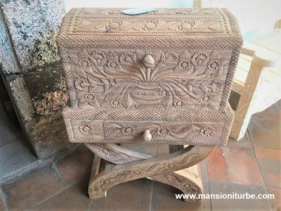 Furniture and wood crafts from Michoacán