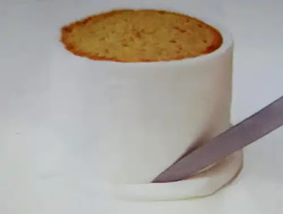 image of smoothing sugar paste on cake crust