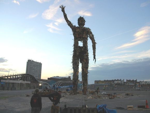 Antony Gormley esculturas e instalações geometricas formando corpos