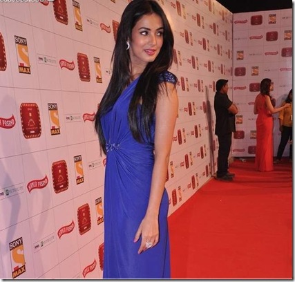 Sonal-Chauhan-Stardust-Awards-1